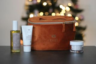 ✨ Vánoční anti-age balíček Estime & Sens ✨ Dopřejte své pleti dar skutečné obnovy a intenzivní péče. Tento rituál je...